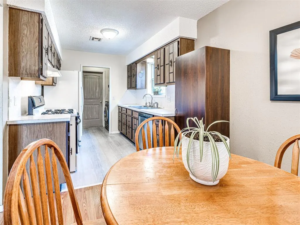Photo 12 — 724 Red Oak Terrace, Edmond, OK 73003