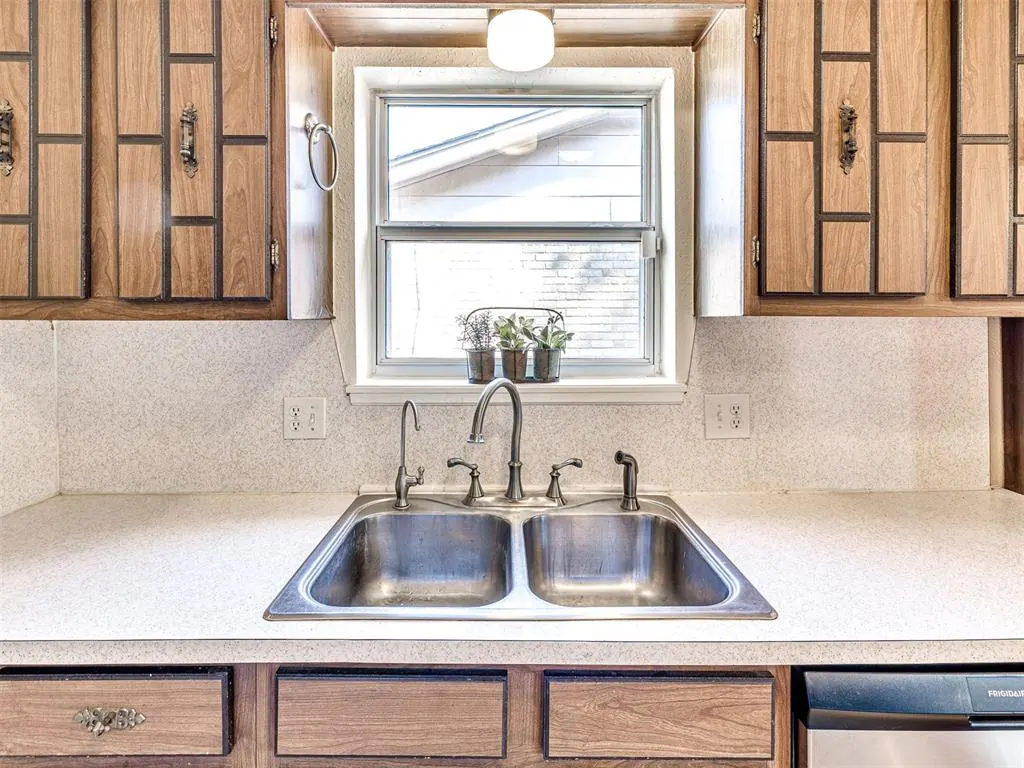 Photo 16 — 724 Red Oak Terrace, Edmond, OK 73003