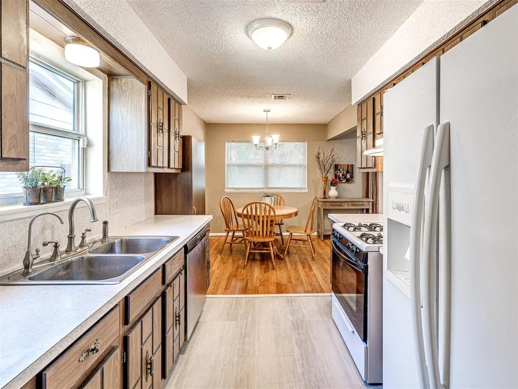 Photo 17 — 724 Red Oak Terrace, Edmond, OK 73003