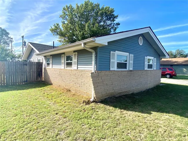 Photo 3 — 921 Cherokee Street, Seminole, OK 74868