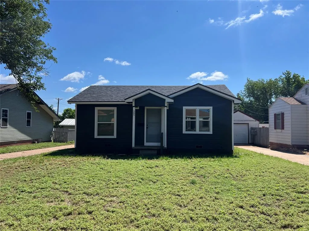 Front exterior — 505 S 11th Street, Clinton, OK 73601