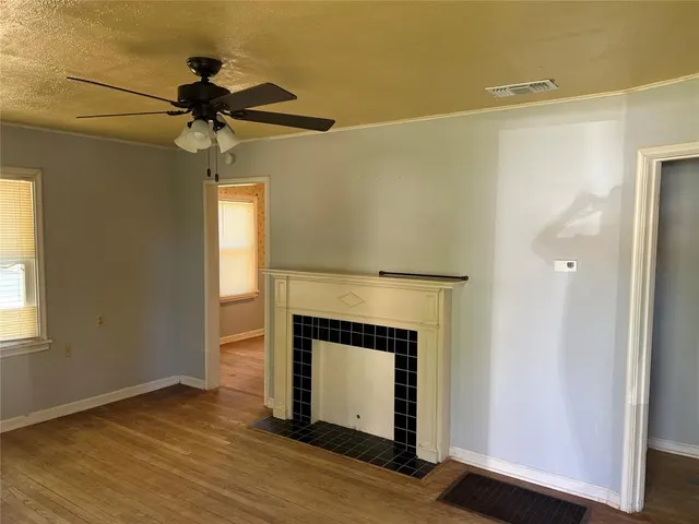 Photo 2 — 505 S 11th Street, Clinton, OK 73601