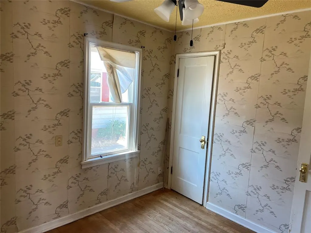 Photo 5 — 505 S 11th Street, Clinton, OK 73601