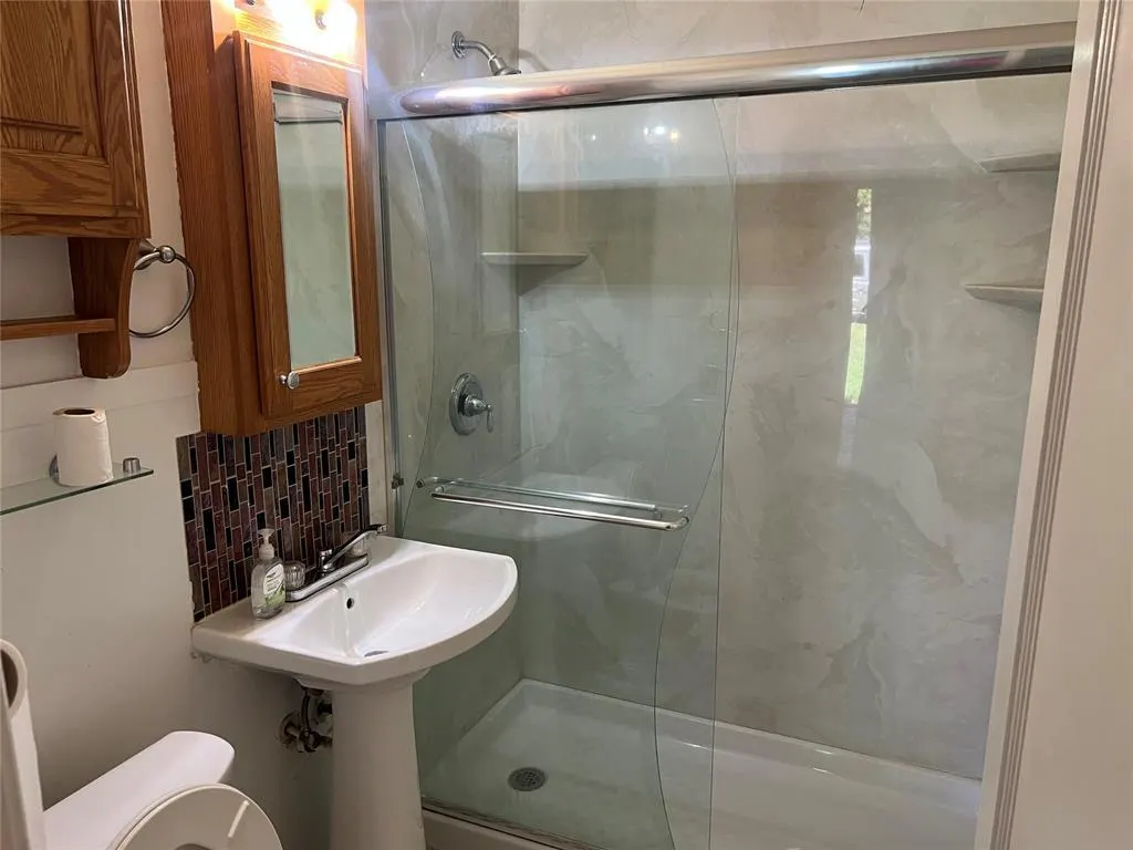 Photo 6 — 505 S 11th Street, Clinton, OK 73601