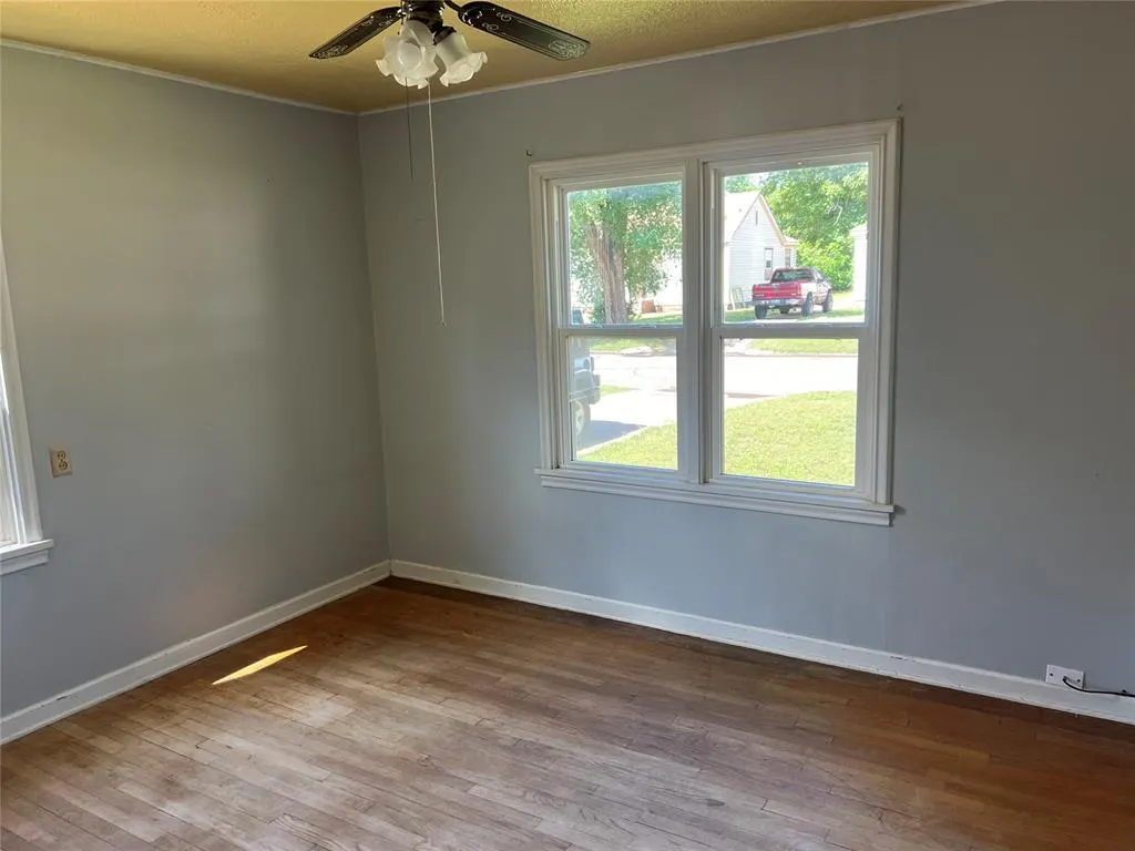 Photo 7 — 505 S 11th Street, Clinton, OK 73601
