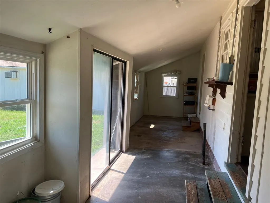 Photo 8 — 505 S 11th Street, Clinton, OK 73601