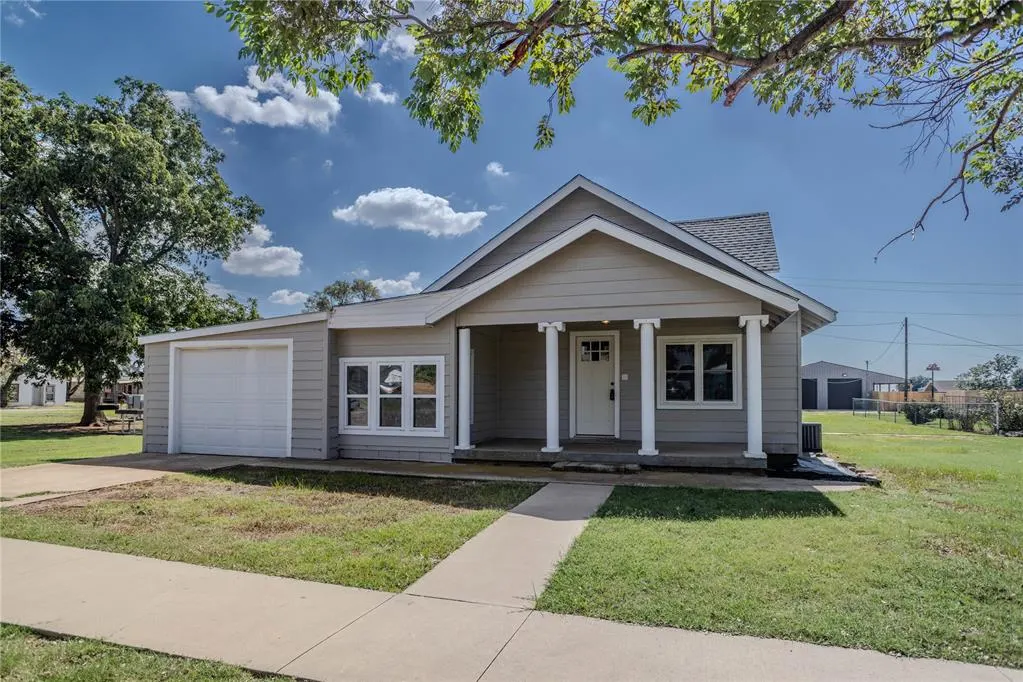 Front exterior — 410 W Broadway Street, Thomas, OK 73669