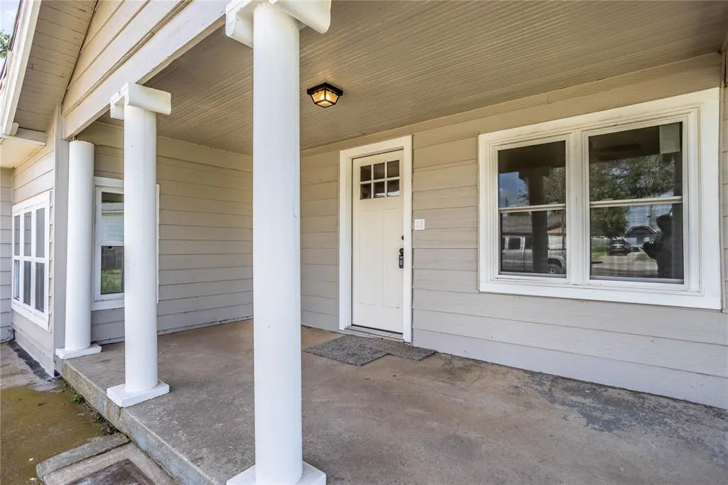 Photo 2 — 410 W Broadway Street, Thomas, OK 73669