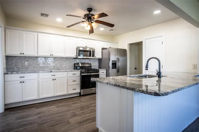 Photo 8 — 410 W Broadway Street, Thomas, OK 73669