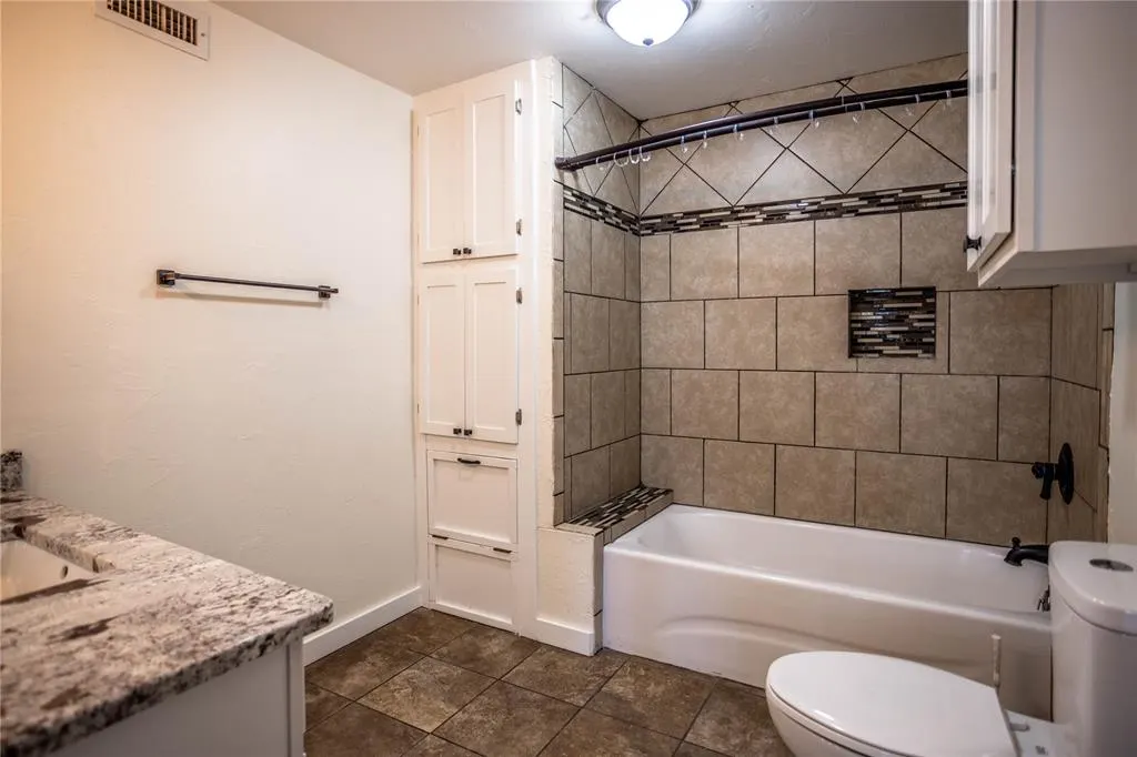 Photo 11 — 410 W Broadway Street, Thomas, OK 73669