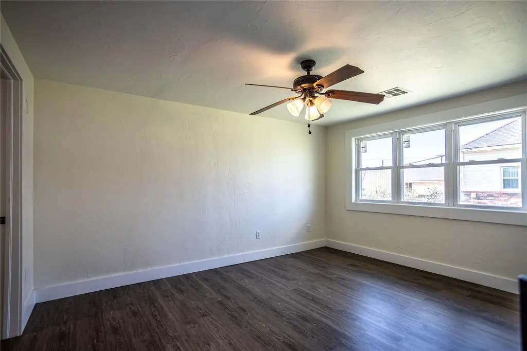 Photo 12 — 410 W Broadway Street, Thomas, OK 73669