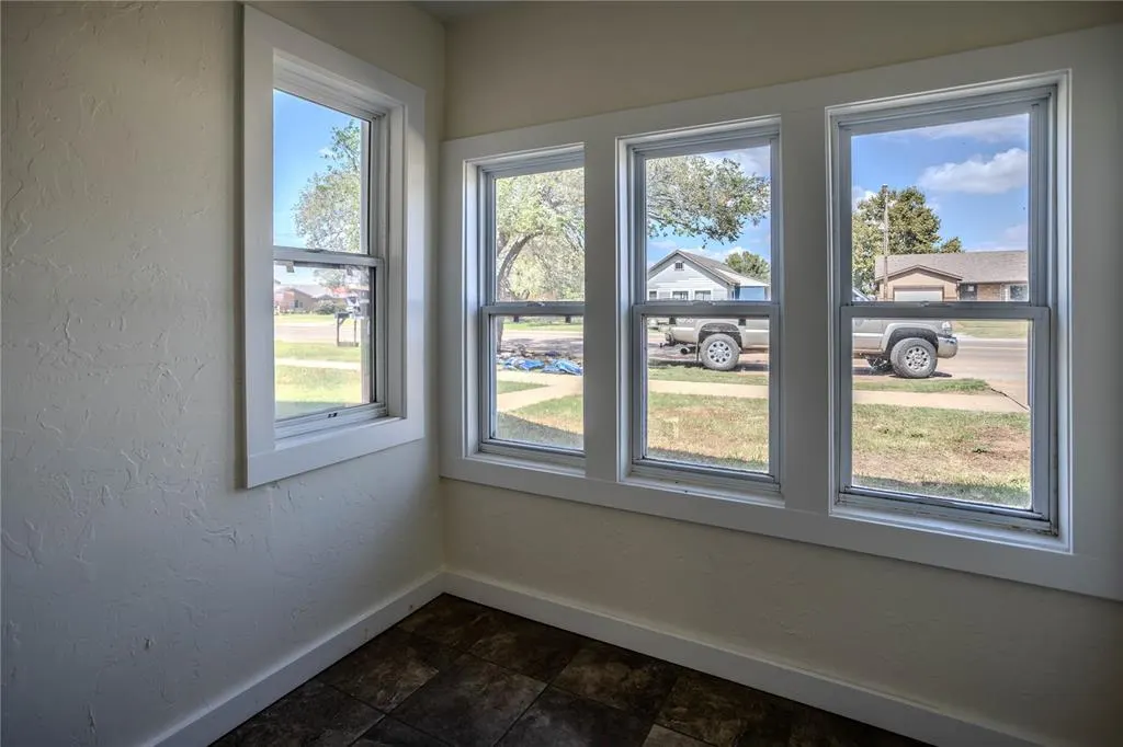 Photo 17 — 410 W Broadway Street, Thomas, OK 73669