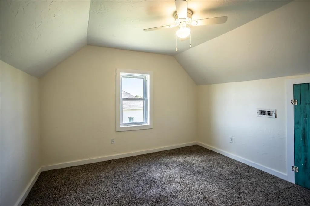 Photo 19 — 410 W Broadway Street, Thomas, OK 73669