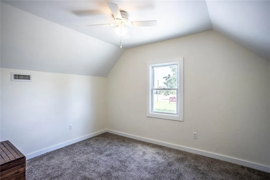 Photo 21 — 410 W Broadway Street, Thomas, OK 73669