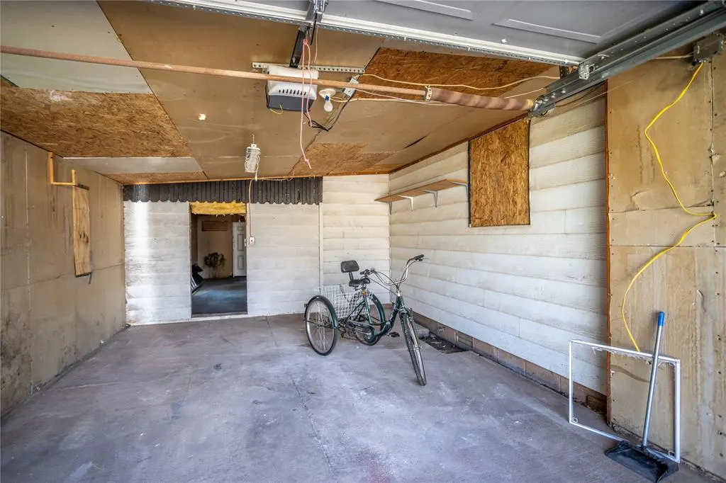 Photo 22 — 410 W Broadway Street, Thomas, OK 73669