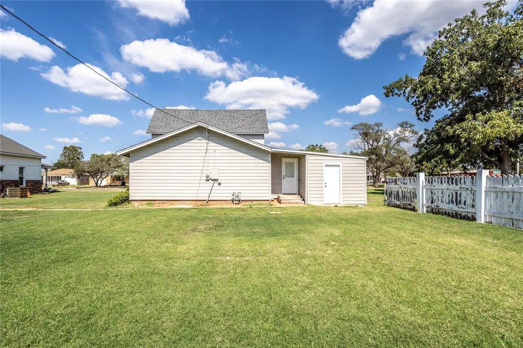 Photo 24 — 410 W Broadway Street, Thomas, OK 73669