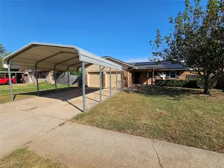 Sold home at 901 SE 12th Street