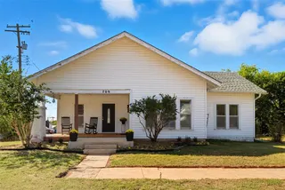 Sold home at 709 S Dewey Avenue