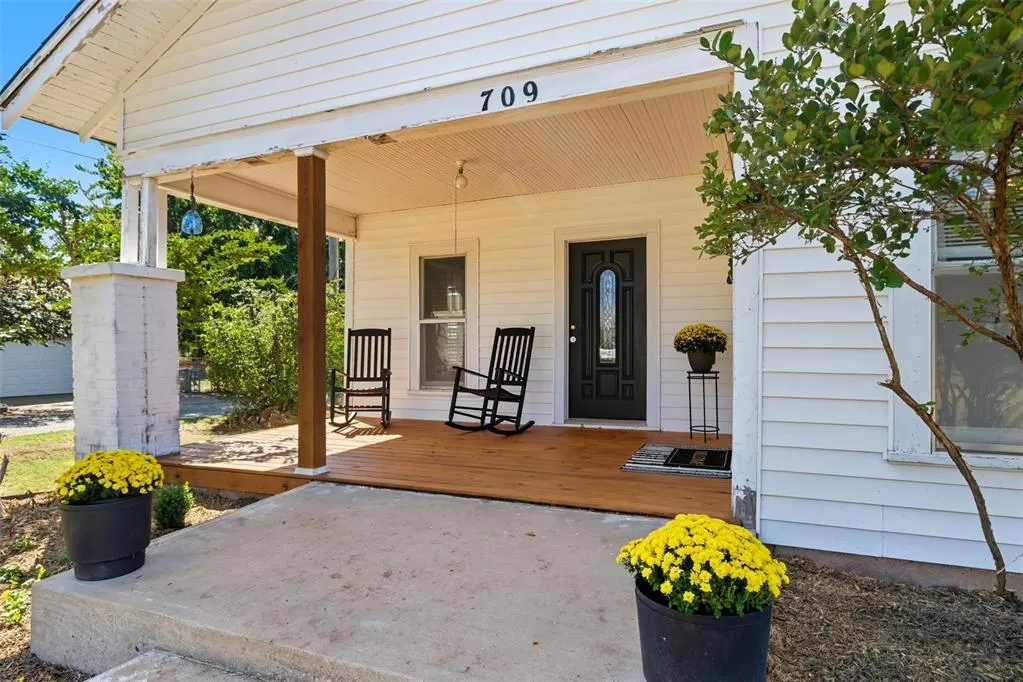 Photo 3 — 709 S Dewey Avenue, Chandler, OK 74834