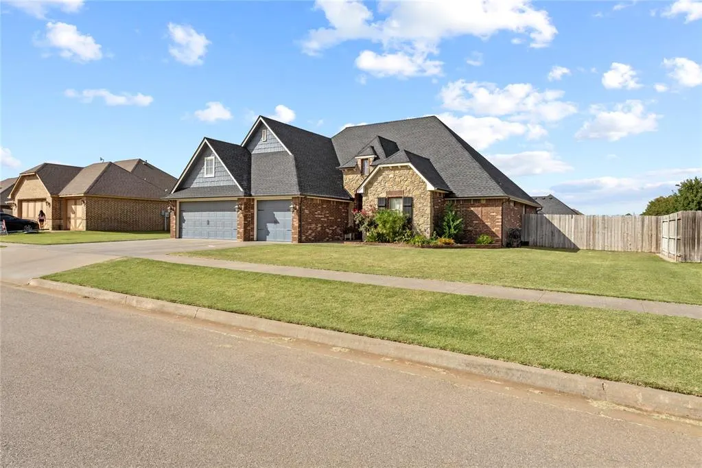 Photo 2 — 2205 Pinnacle Drive, Weatherford, OK 73096