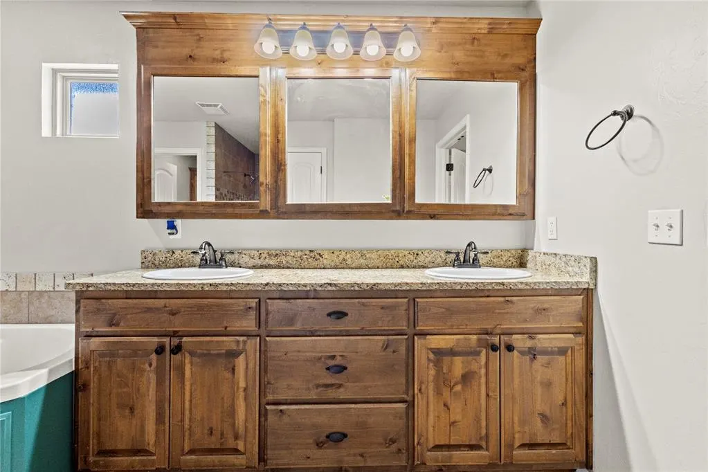 Photo 15 — 2205 Pinnacle Drive, Weatherford, OK 73096