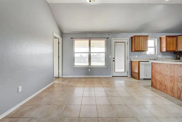Photo 4 — 14 W west comanche ave Avenue, Cashion, OK 73016