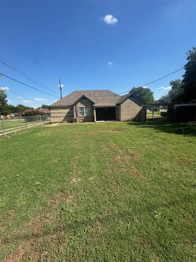 Photo 2 — 411 N 6th Street, Weatherford, OK 73096