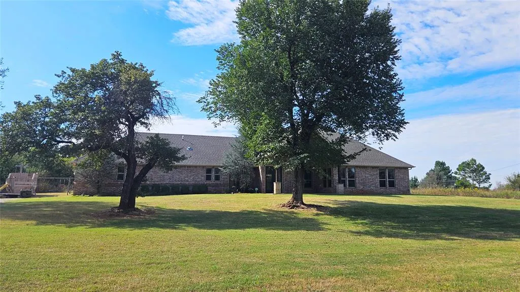 Photo 2 — 6301 Hilltop Drive, Oklahoma City, OK 73121