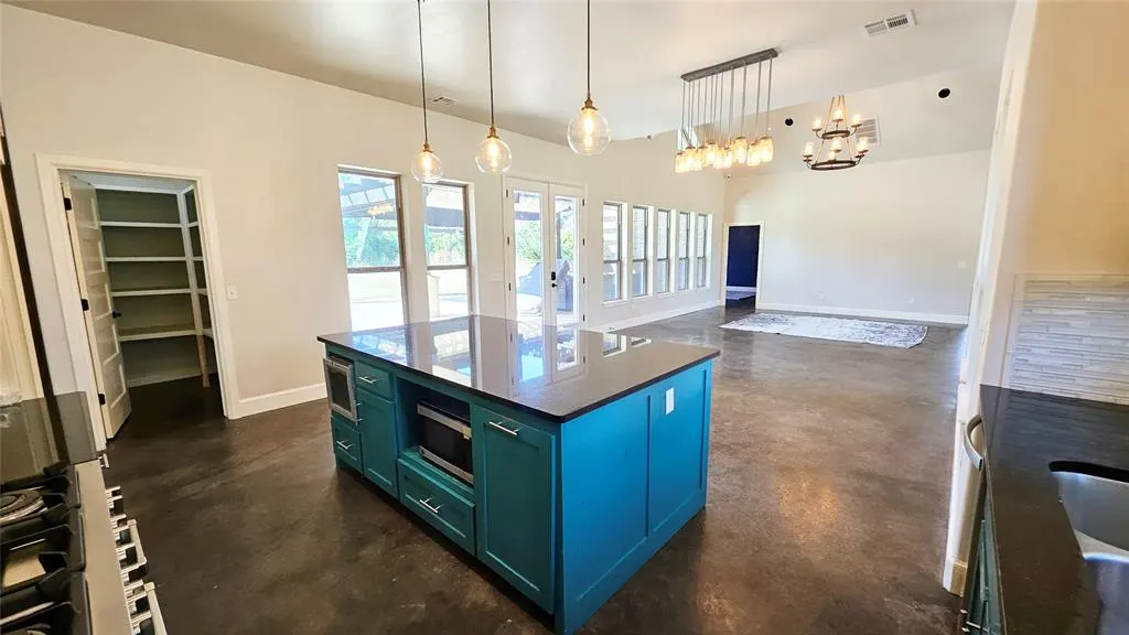 Photo 12 — 6301 Hilltop Drive, Oklahoma City, OK 73121