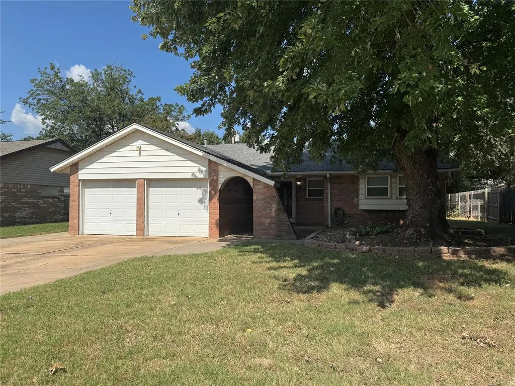 Front exterior — 805 W 8th Street, Edmond, OK 73003
