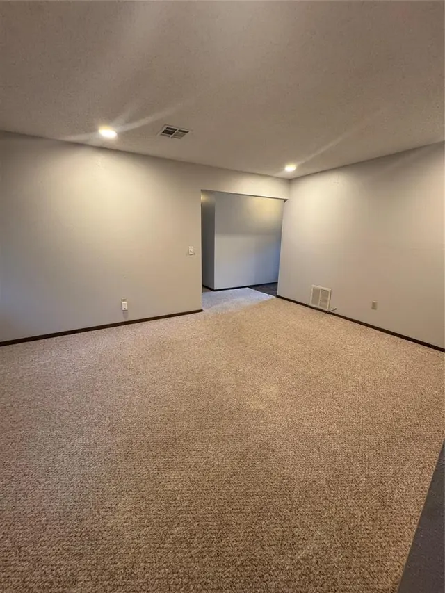 Photo 5 — 805 W 8th Street, Edmond, OK 73003