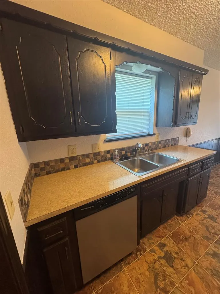 Photo 7 — 805 W 8th Street, Edmond, OK 73003