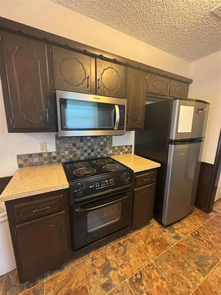 Photo 8 — 805 W 8th Street, Edmond, OK 73003