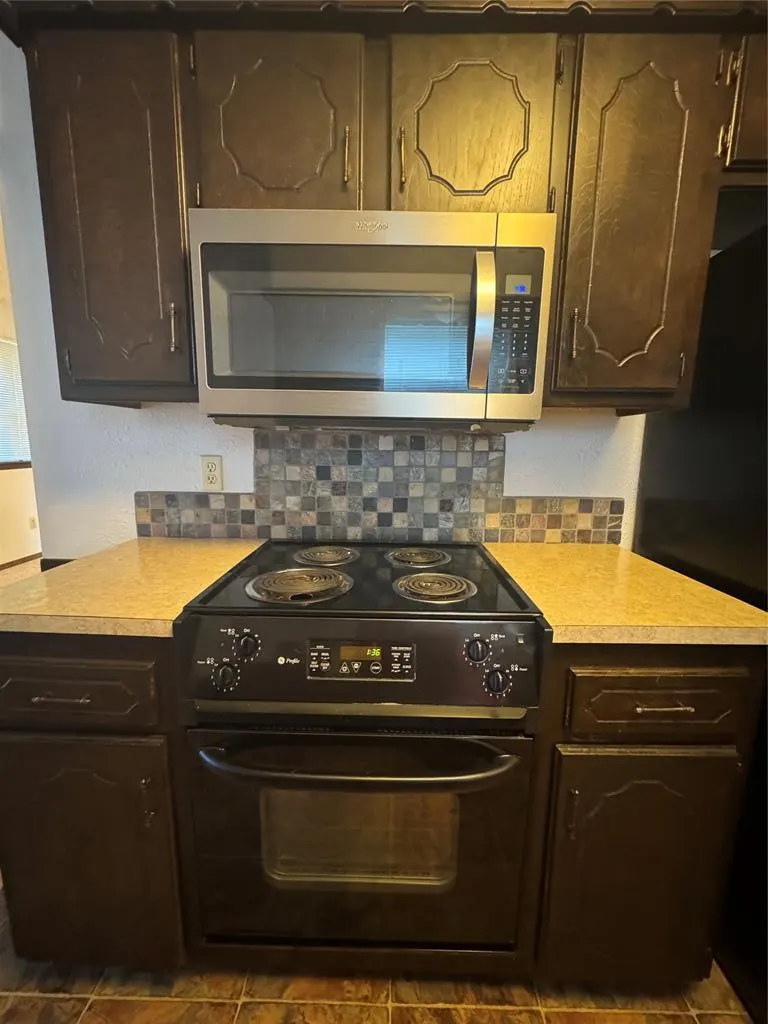 Photo 10 — 805 W 8th Street, Edmond, OK 73003