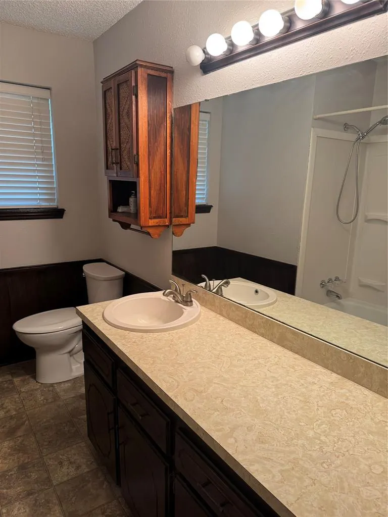 Photo 17 — 805 W 8th Street, Edmond, OK 73003