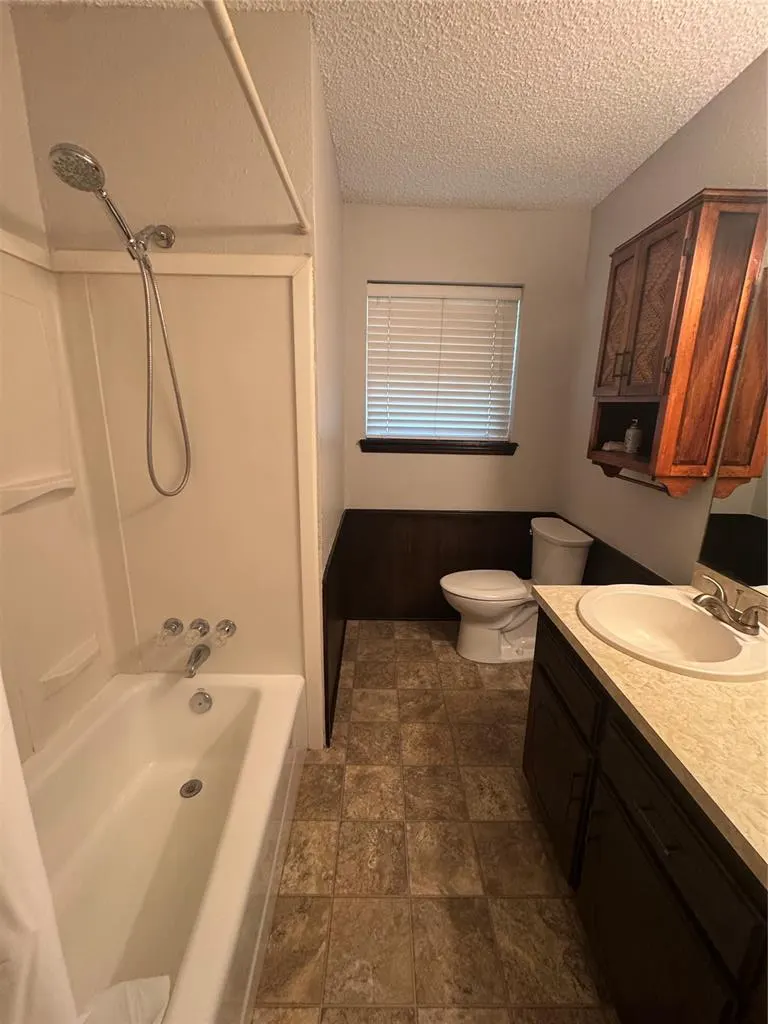 Photo 18 — 805 W 8th Street, Edmond, OK 73003