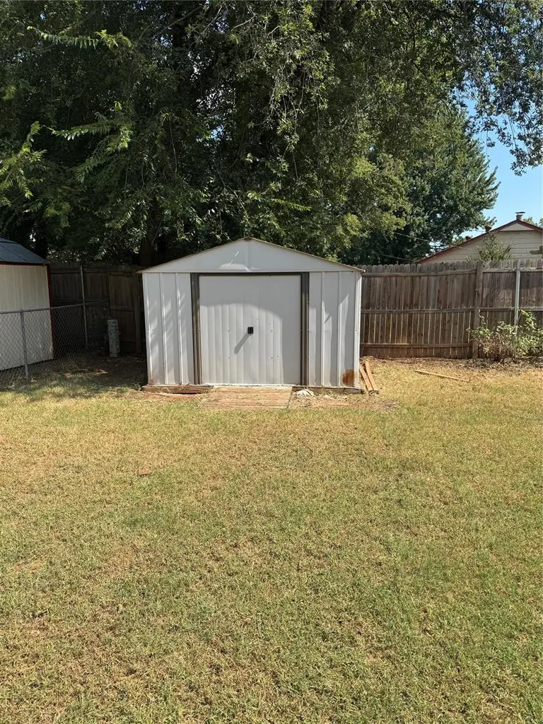 Photo 21 — 805 W 8th Street, Edmond, OK 73003
