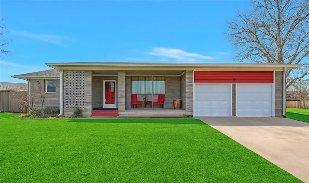 Front exterior — 920 Sherwood Road, Clinton, OK 73601