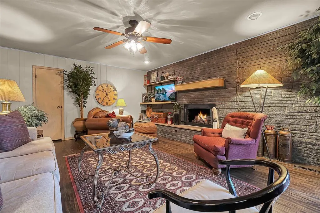 Photo 5 — 920 Sherwood Road, Clinton, OK 73601