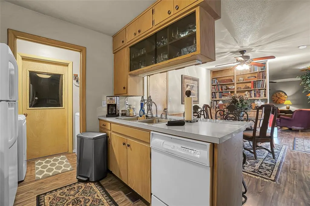 Photo 11 — 920 Sherwood Road, Clinton, OK 73601