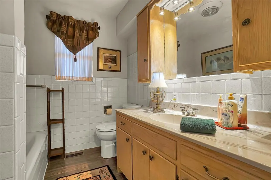 Photo 17 — 920 Sherwood Road, Clinton, OK 73601