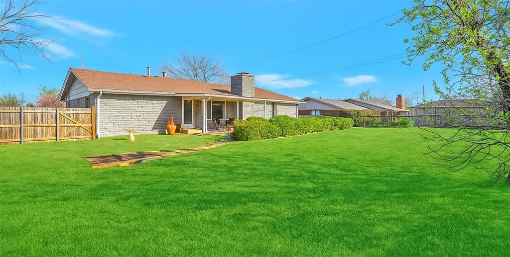 Photo 19 — 920 Sherwood Road, Clinton, OK 73601