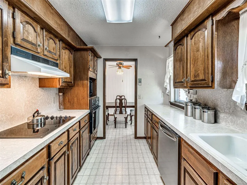 Photo 15 — 7401 NW 28th Terrace, Bethany, OK 73008