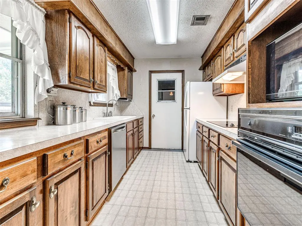 Photo 17 — 7401 NW 28th Terrace, Bethany, OK 73008