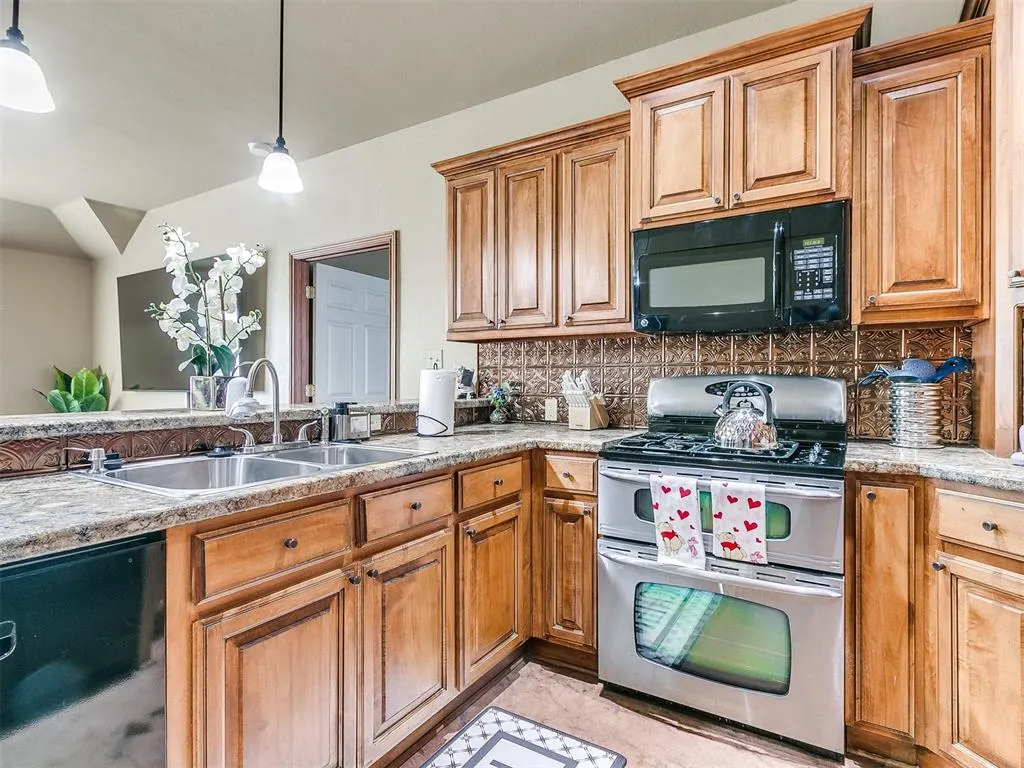 Photo 38 — 6203 N Stinchcomb Avenue, Oklahoma City, OK 73132