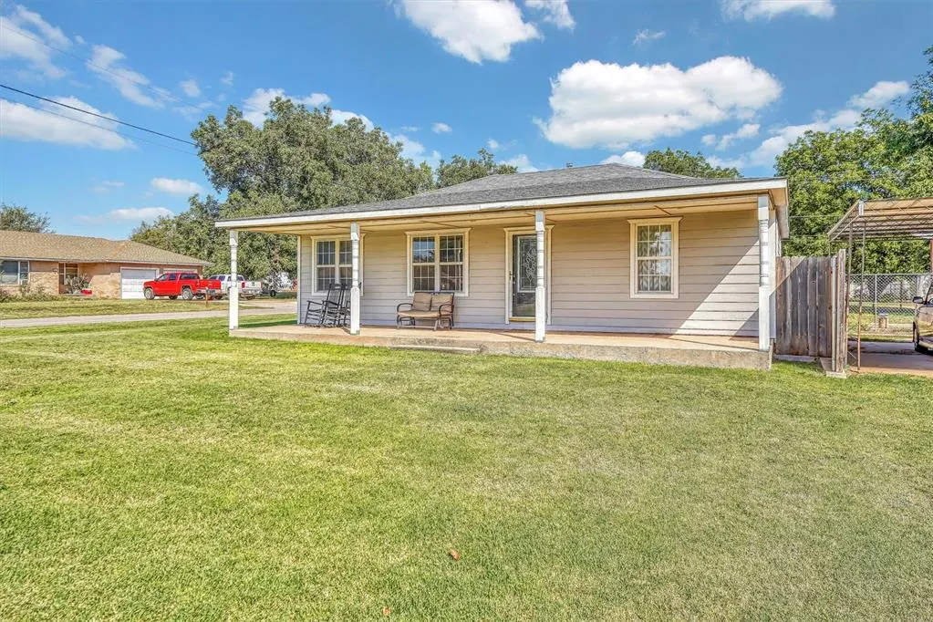 Front exterior — 1410 N 5th Street, Sayre, OK 73662