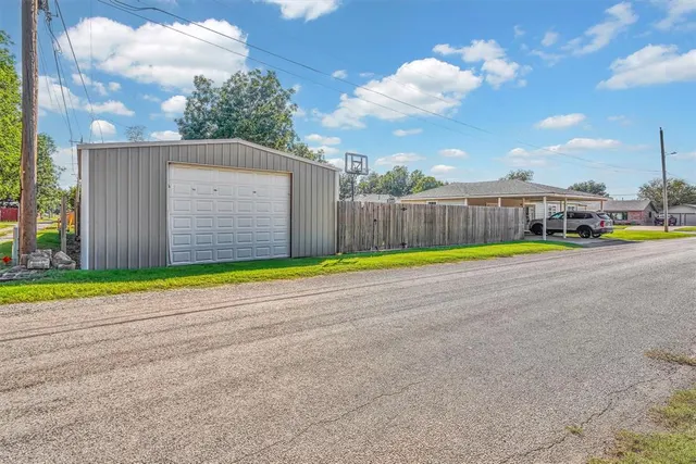 Photo 4 — 1410 N 5th Street, Sayre, OK 73662