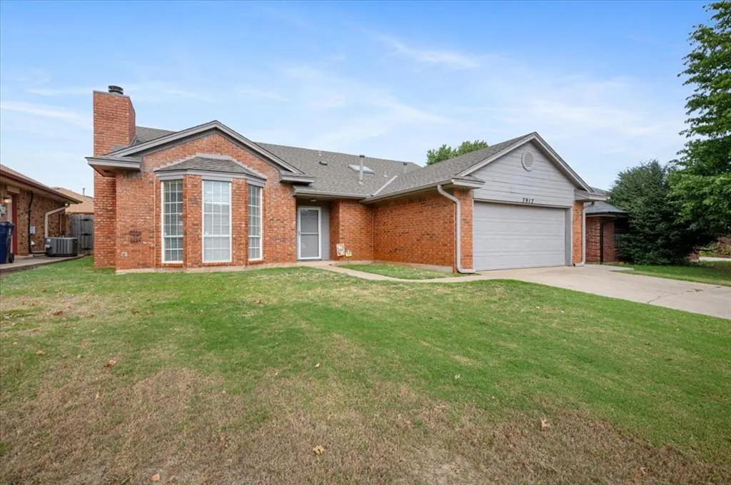 Photo 2 — 7917 Wilshire Ridge Drive, Oklahoma City, OK 73132