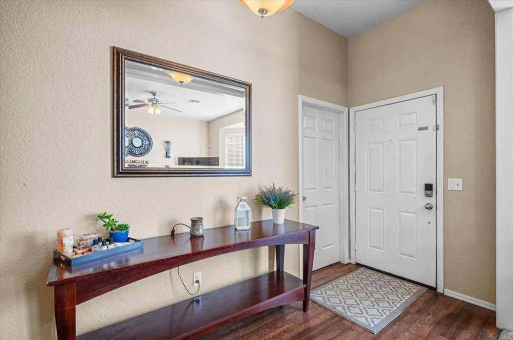 Photo 5 — 7917 Wilshire Ridge Drive, Oklahoma City, OK 73132