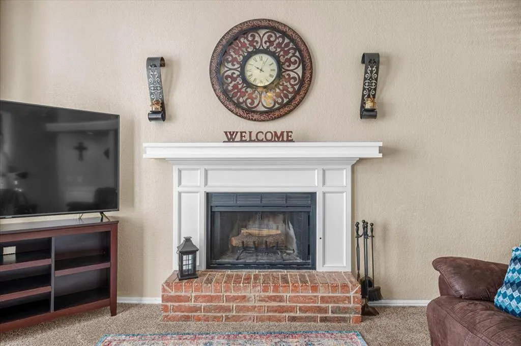 Photo 6 — 7917 Wilshire Ridge Drive, Oklahoma City, OK 73132